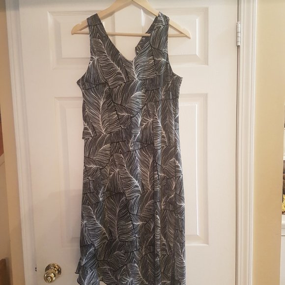 Black and White Dress - Picture 12 of 13